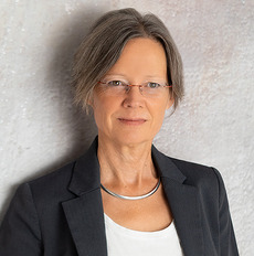 Portrait of Prof. Dr. Eva Rentschler