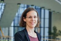 portrait of Prof. Stefanie Dehnen