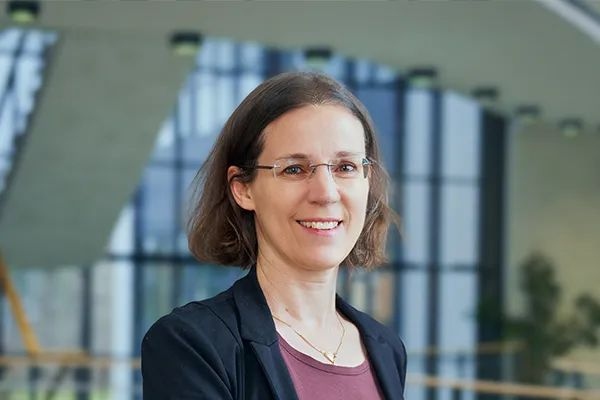 portrait of Prof. Stefanie Dehnen 