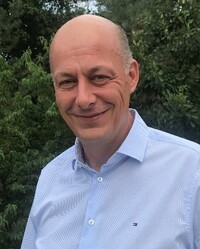 Portrait of Prof. Peter Roesky